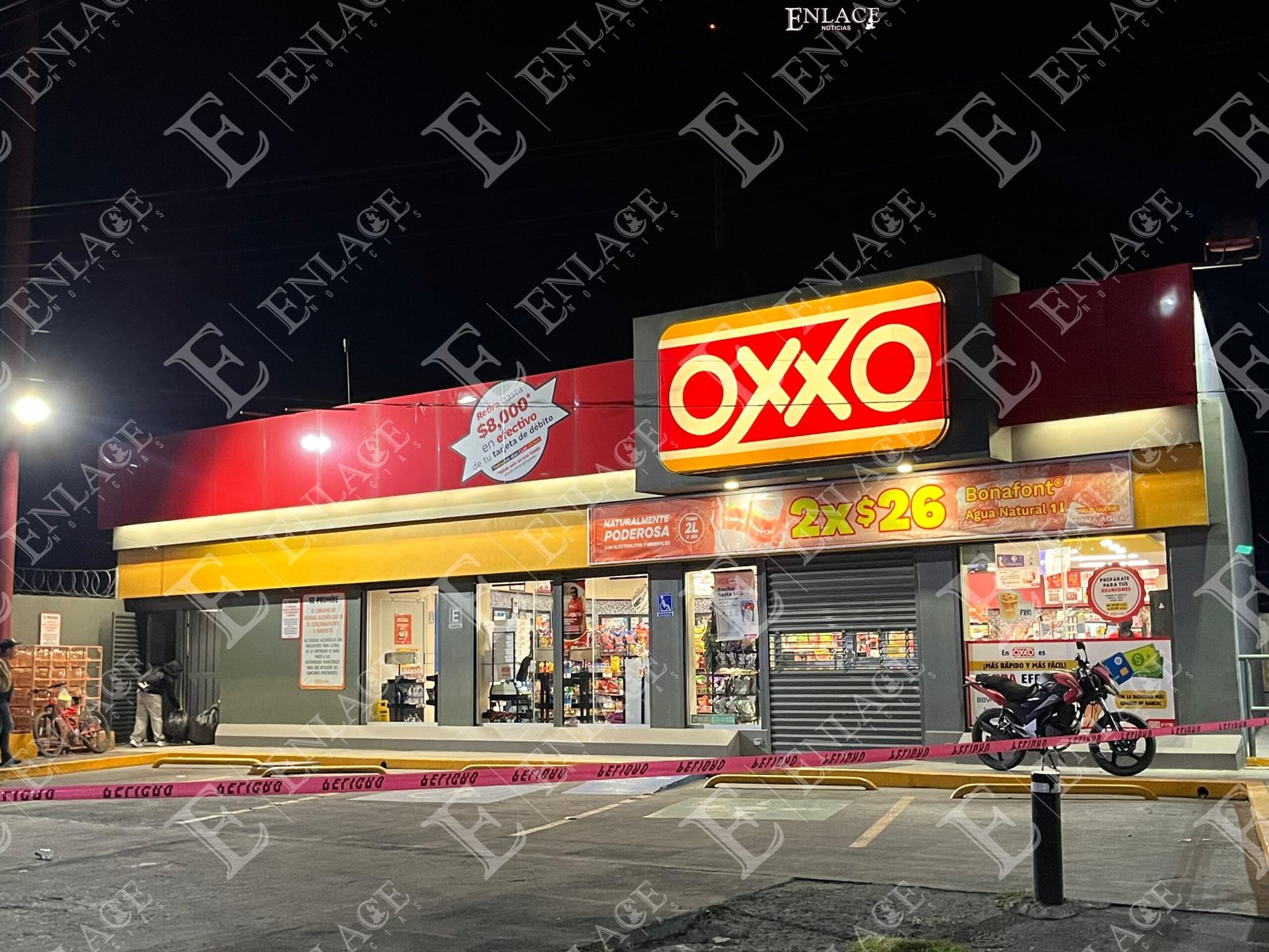 Atacan a balazos tienda Oxxo de Izúcar