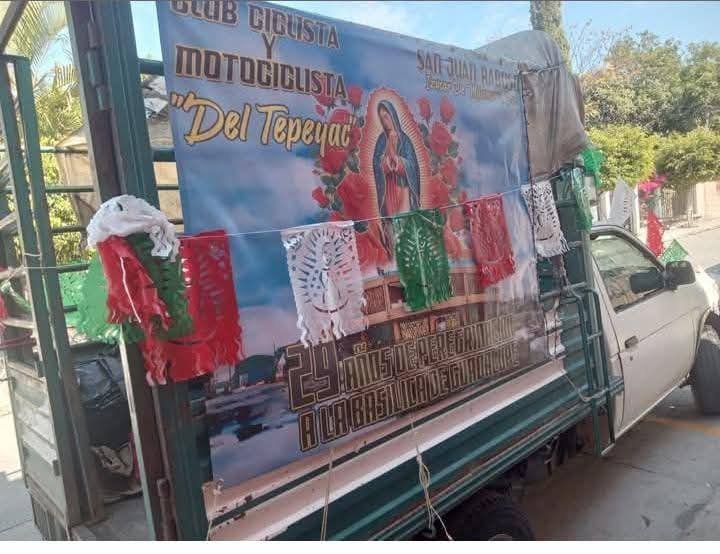 Roban camioneta durante fiesta en Tepeojuma