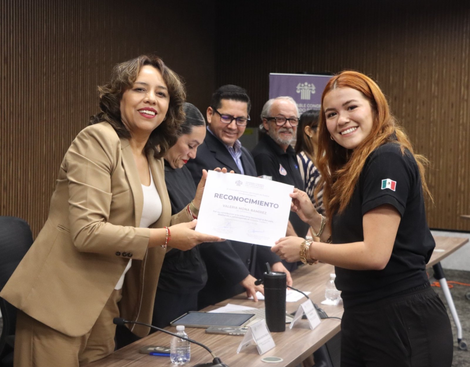 Otorga Congreso del Estado reconocimientos a desarrolladores del nanosatélite Gxiba-1