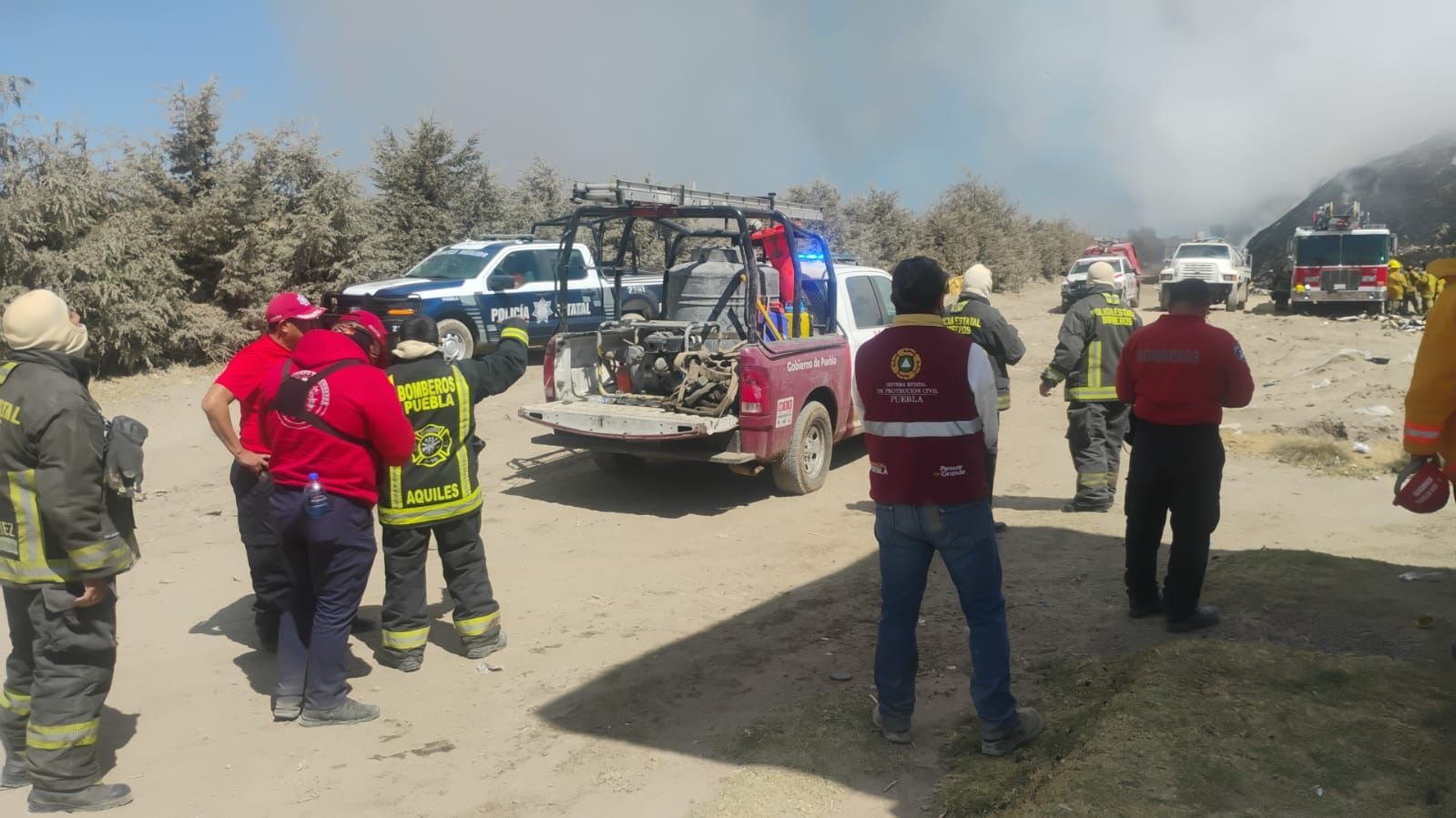 INCENDIO EN RELLENO SANITARIO DE SAN JOSÉ CHIAPA CUMPLE MÁS DE 40 HORAS