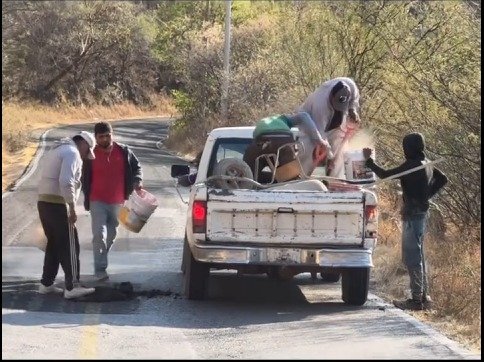 Cuestionan bacheo en Piaxtla