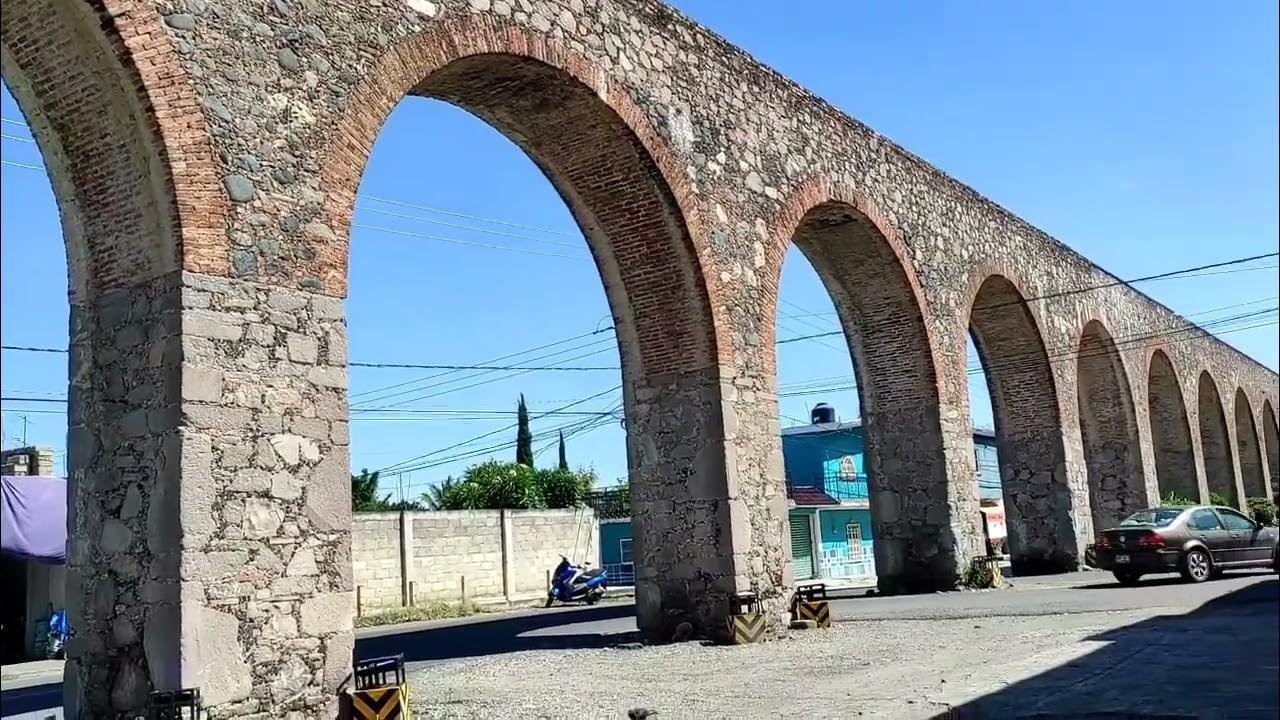 Pobladores de San Nicolás Tolentino retienen a pareja por presunto ataque