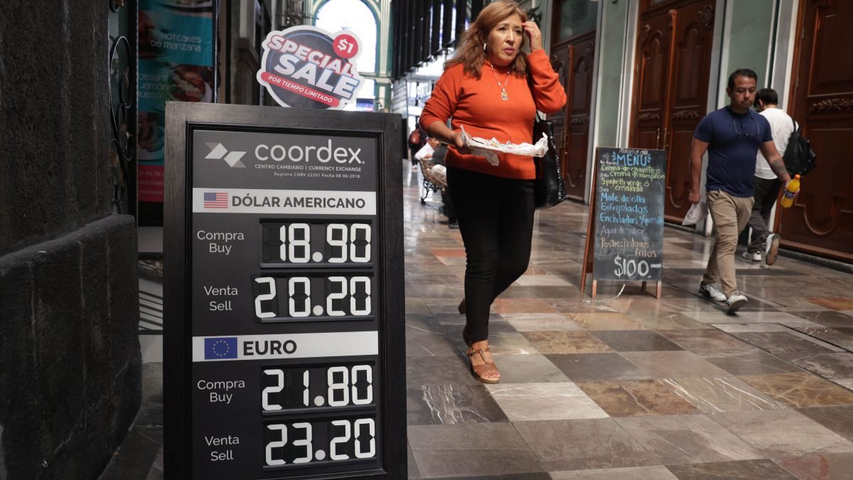 Nuevo impuesto para las remesas en efectivo de migrantes poblanos