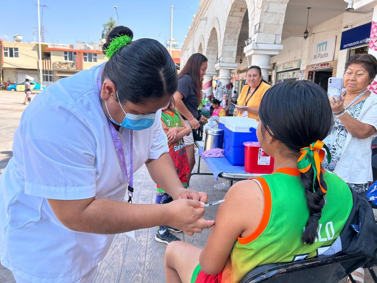 Inicia en Acatlán campaña de vacunación contra sarampión y neumococo