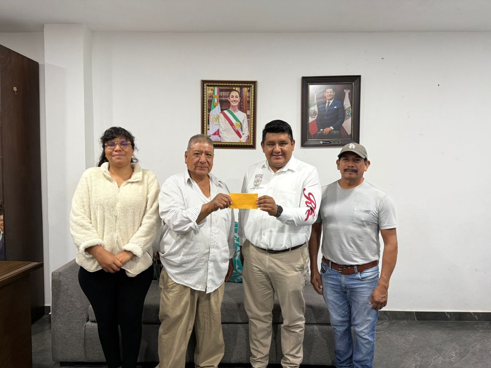 Ayuntamiento de Epatlán entrega apoyo para la feria de Tepeacatzingo
