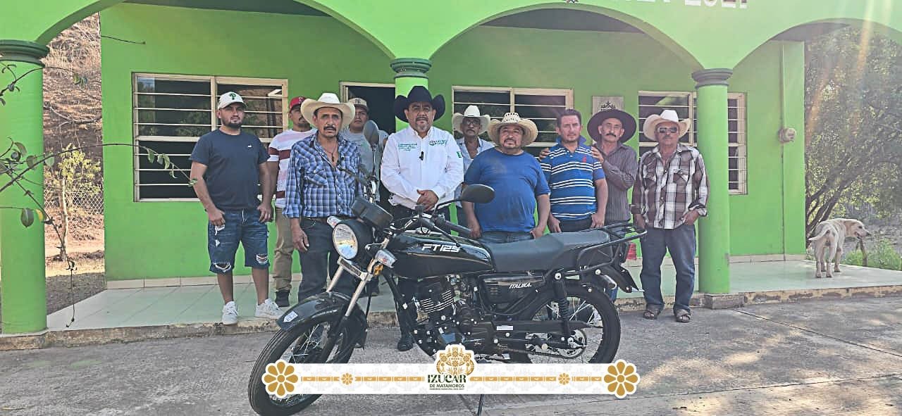 Gobierno de Izúcar entrega motocicleta para recaudación de fondos en El Carmen