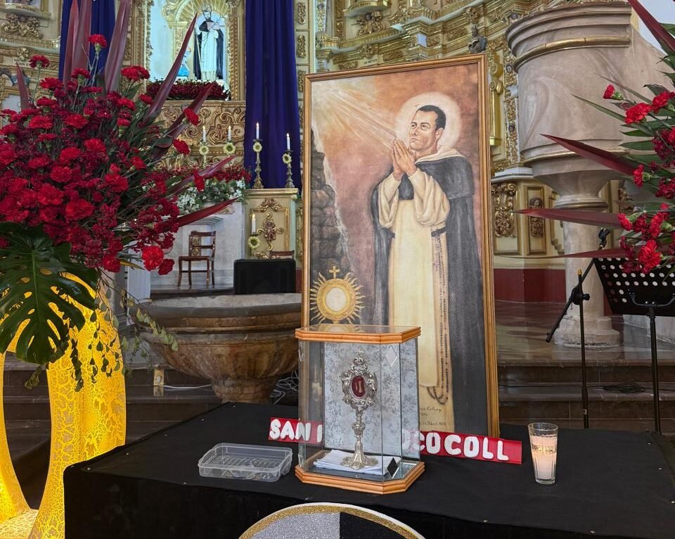 Llega reliquia de San Francisco Coll a Izúcar de Matamoros