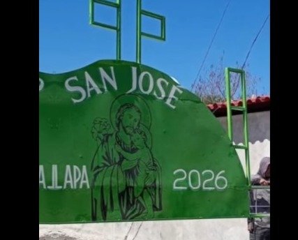 Colocan arcos monumentales en la junta auxiliar de Temaxcalapa de Gabino Barrera