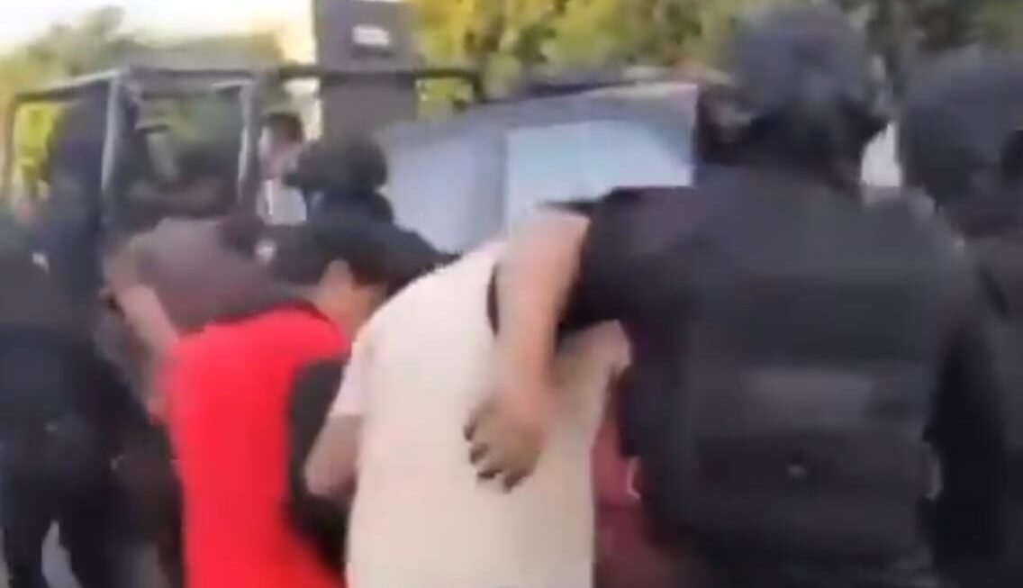 Detienen a 16 presuntos integrantes de La Familia Michoacana en el Mercado Morelos