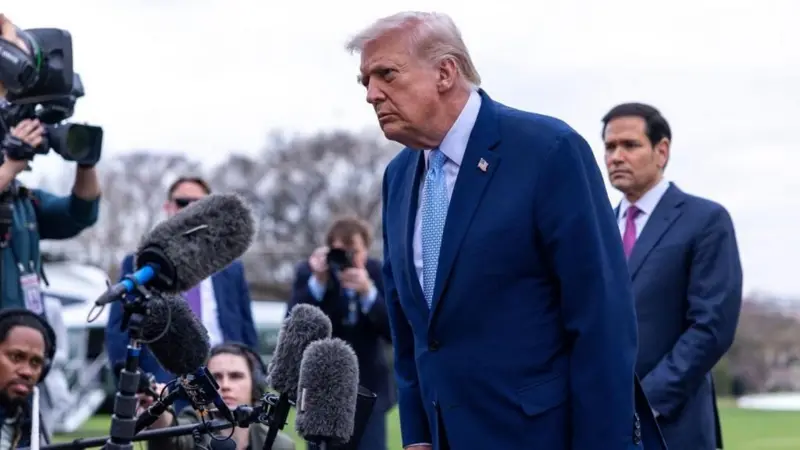 Trump afirma diálogo con Irán mientras Teherán rechaza versiones de negociación