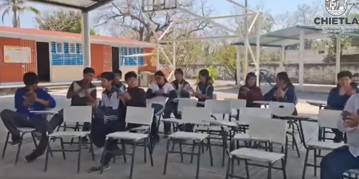 Renuevan mobiliario en la escuela Pastor Rouaix de Don Roque