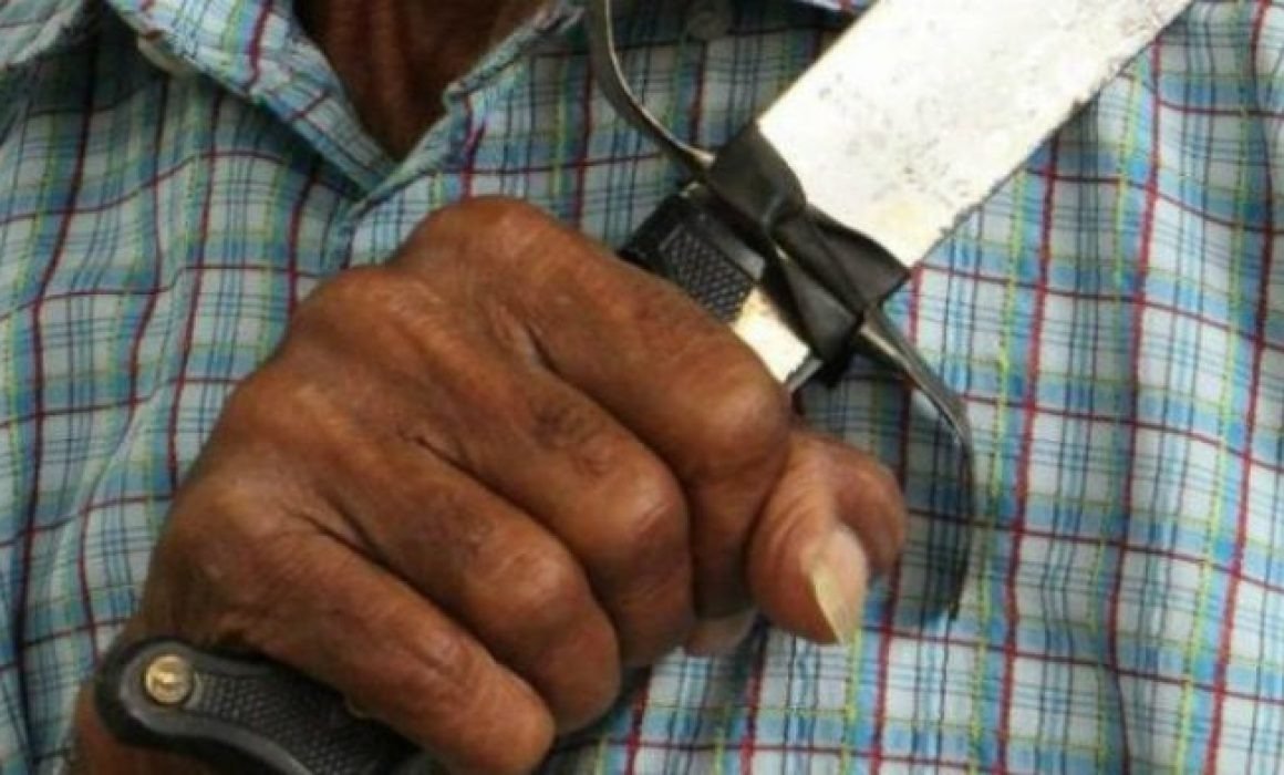 Atacan con machete a adulto mayor en Piaxtla