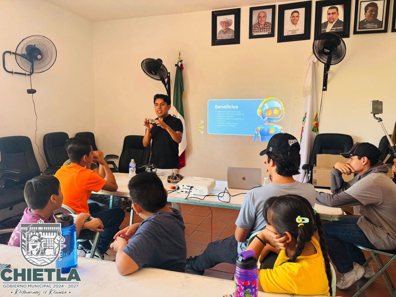 Imparten taller de robótica para niños y jóvenes en Chietla