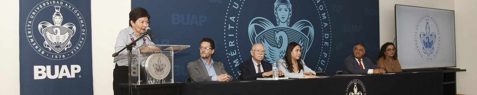 Entrega BUAP constancias de capacitación a servidores públicos