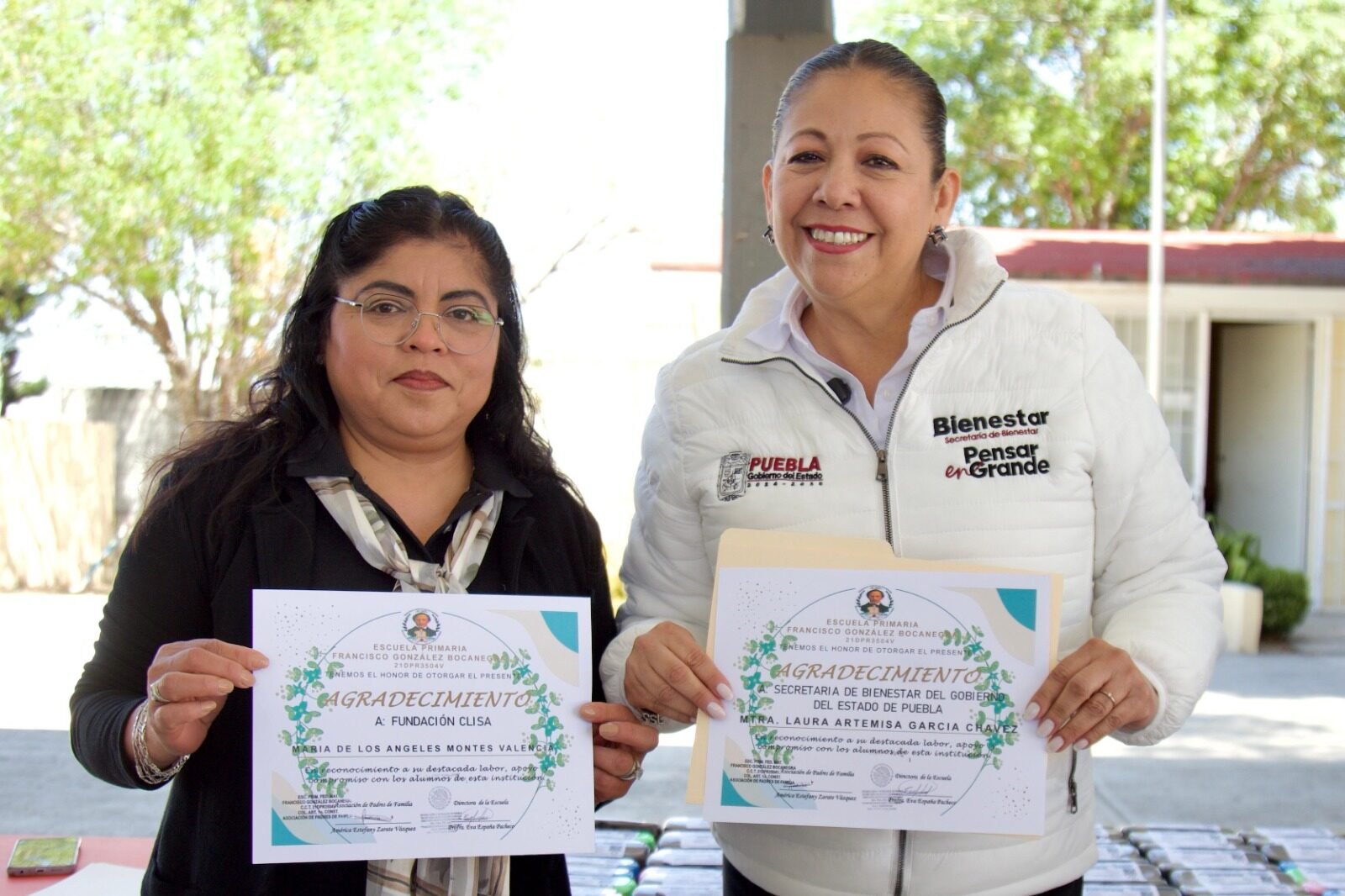 Encabezó Laura Artemisa entrega de lentes a estudiantes de primaria