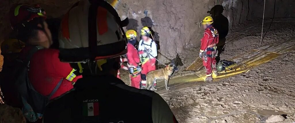 Rescatan con vida a minero tras casi dos semanas atrapado en Sinaloa
