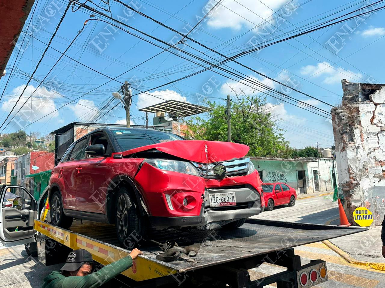 Choque en Revolución y Ocampo deja daños materiales