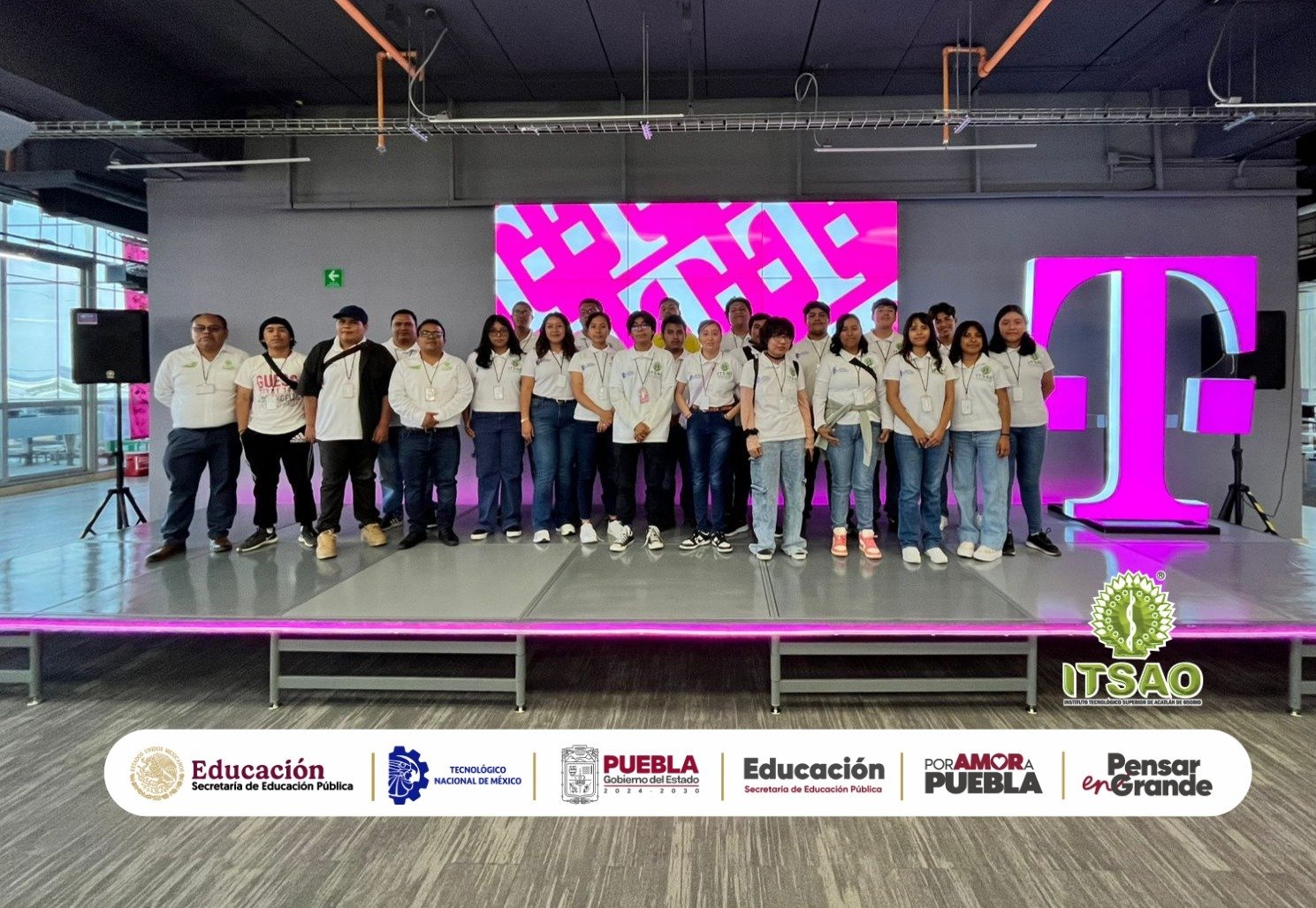 Estudiantes del ITSAO visitaron empresa tecnológica en Puebla