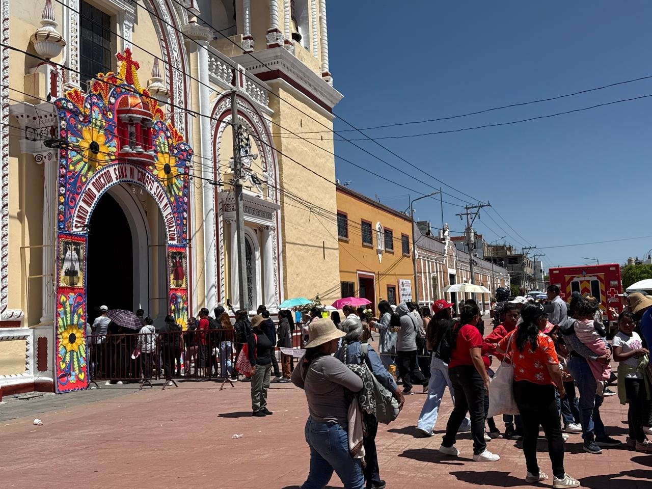 Peregrinaciones llegan a Tepeaca para visitar al Santo Niño Doctor