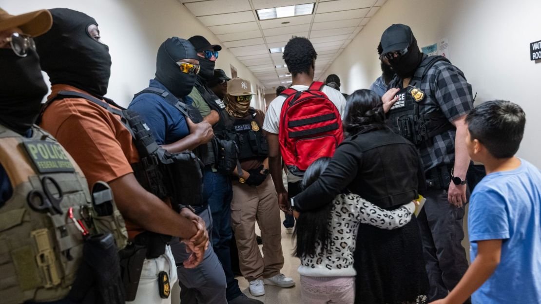 ICE registra más de 6,200 niños migrantes detenidos