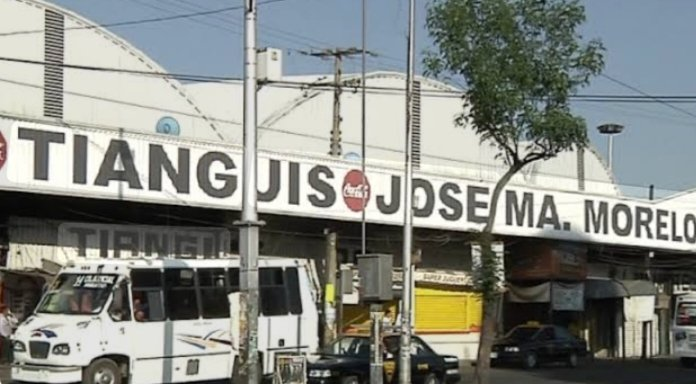 Atacan negocio en el mercado Morelos; hay tres hombres lesionados