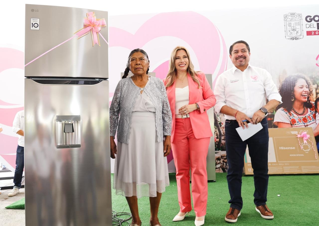 Con amor y cariño Sedif consiente a 2 mil madres en Acatzingo