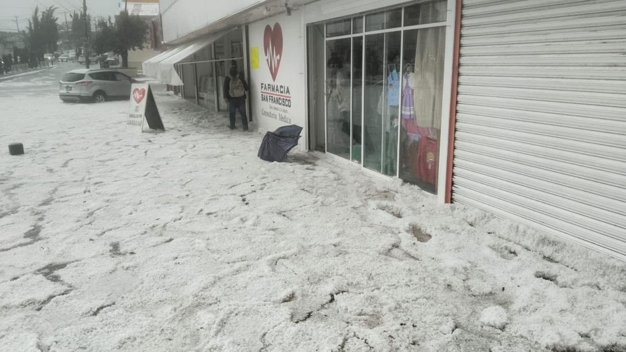 Granizada e inundaciones afectaron a vecinos y automovilistas en Ixtapaluca, Chalco y Valle de Chalco