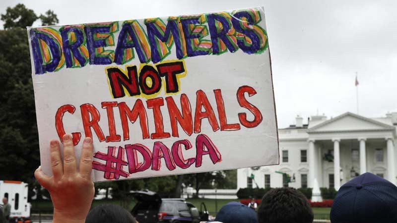 SRE advierte riesgo de deportación para 200 mil ‘dreamers’ mexicanos