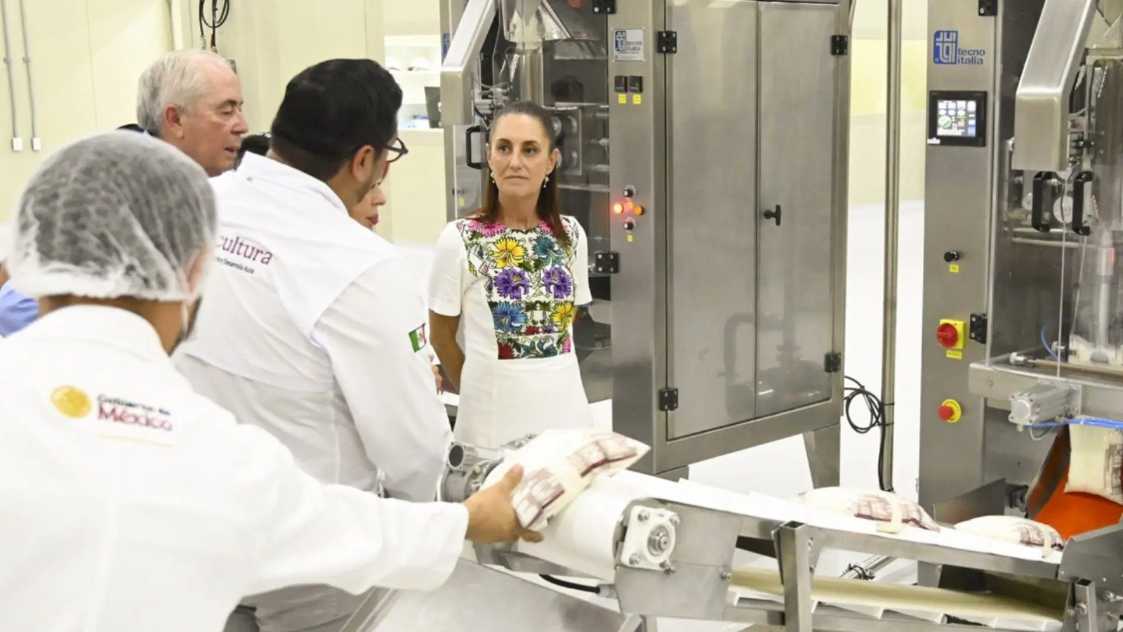 Inaugura Sheinbaum la primera planta pública de leche desde 1985