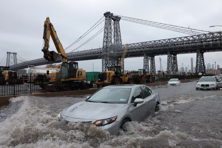 Lluvias e inundaciones dejan a miles de usuarios sin electricidad en Nueva York y Nueva Jersey