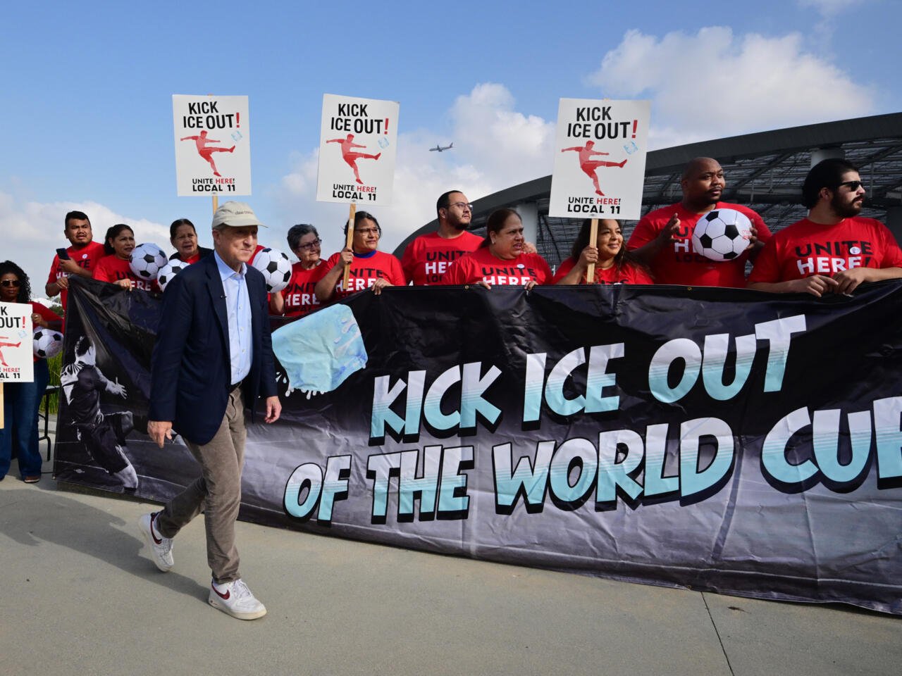 Trabajadores de Los Ángeles votan huelga para el Mundial; exigen prohibir presencia del ICE