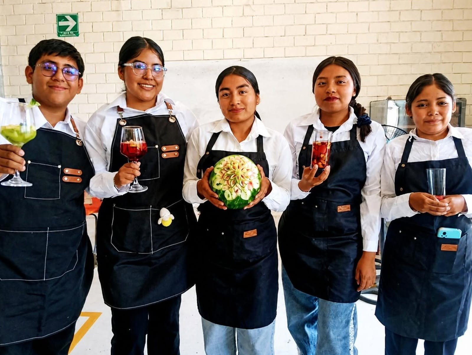 Impulsan gastronomía con mukimono y coctelería