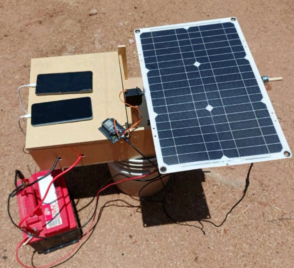 Estudiantes crean cargador solar inteligente en Acatlán