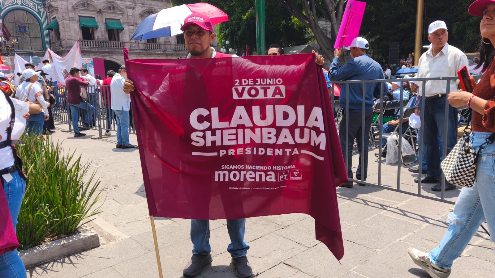 Poblanos tejen fino con Sheinbaum