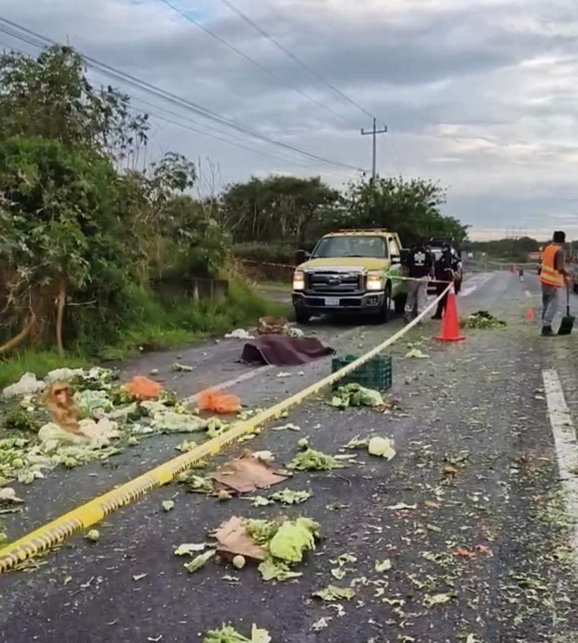 Muere mujer tras volcadura en Huaquechula