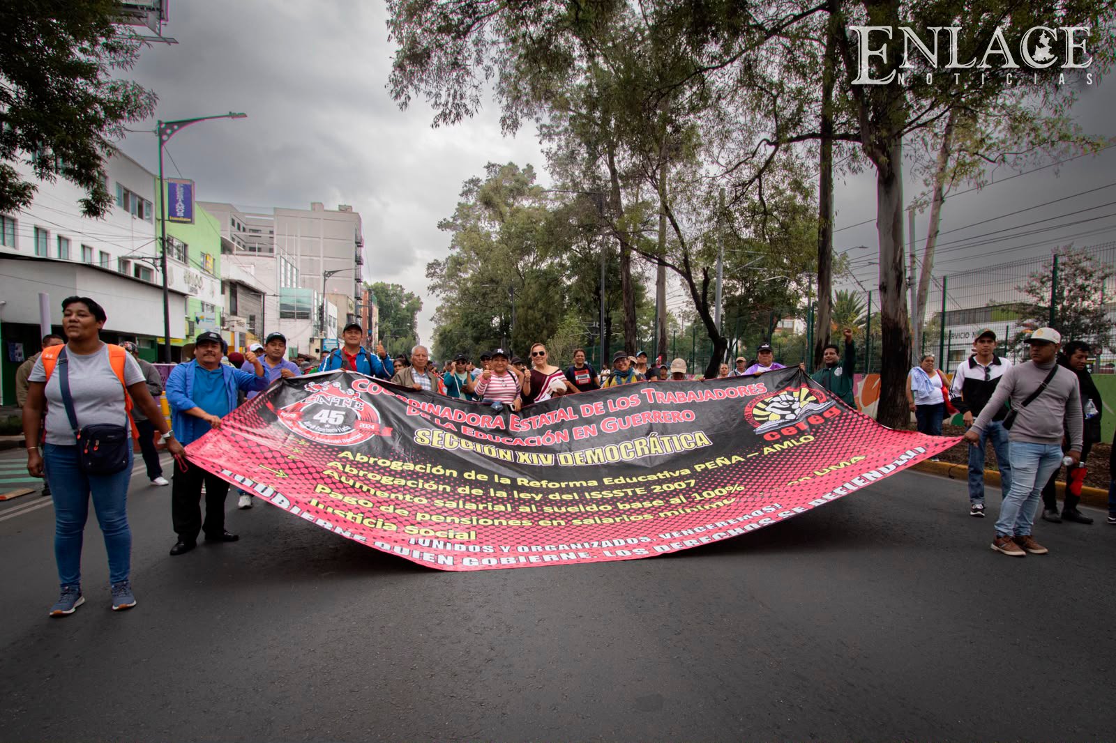 Operativo policial y movilización magisterial: las postales que dejó la marcha de la CNTE