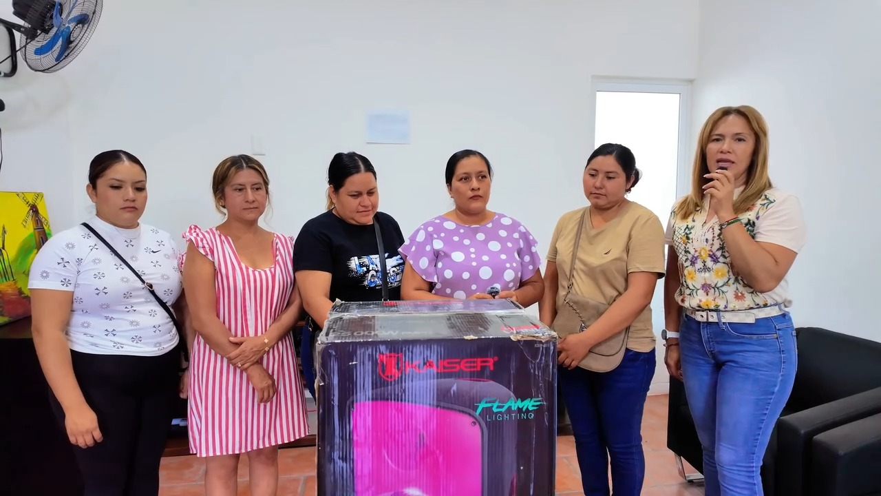Gobierno de Chietla entregó equipo de audio a primaria de “El Organal”
