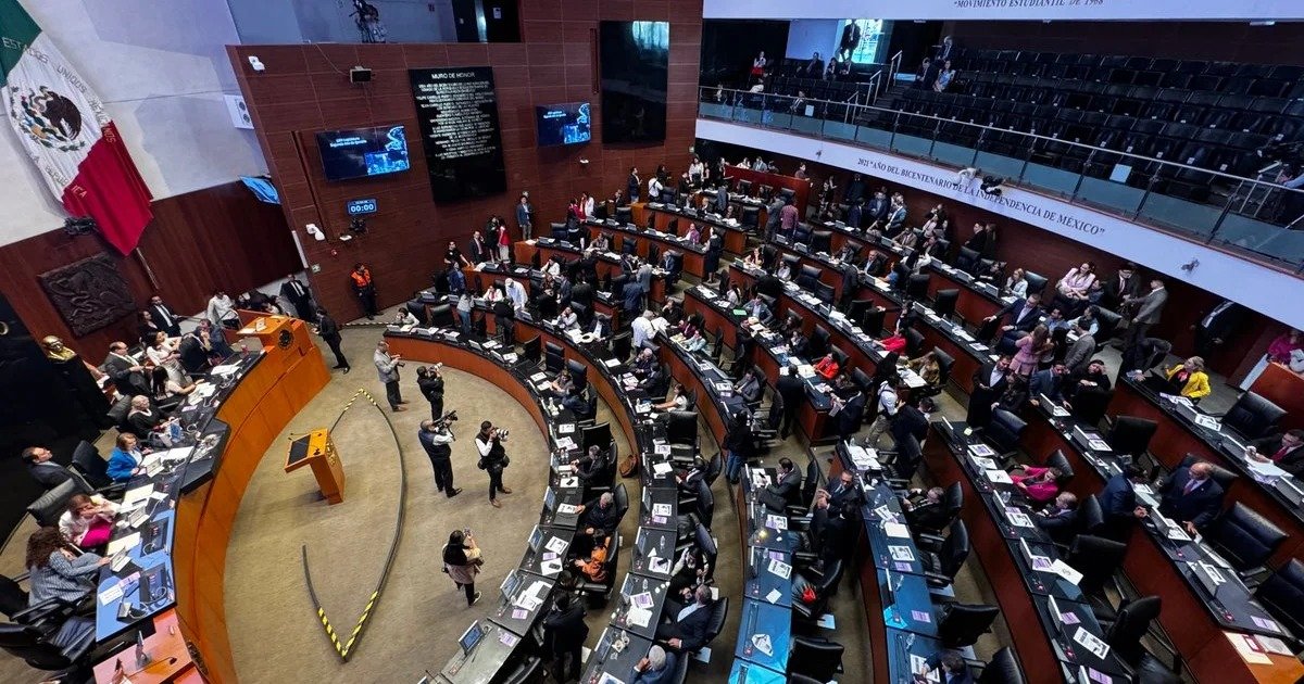 Congreso aprueba licencia a 17 aspirantes electorales