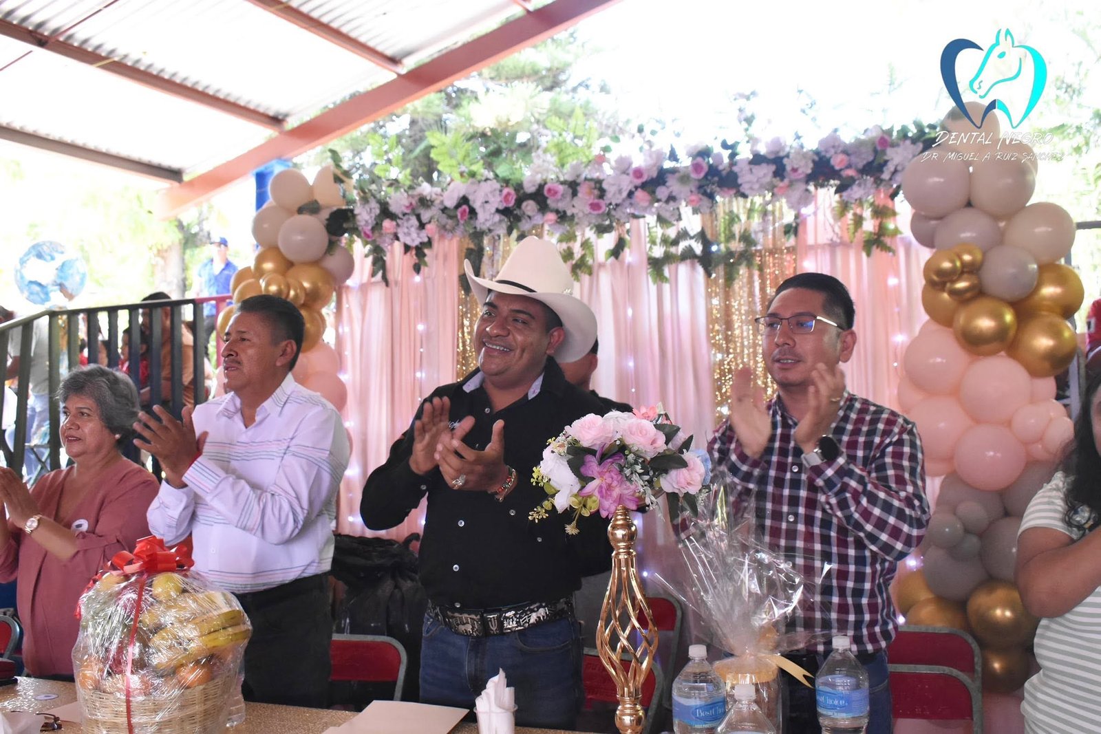 Dental Negro participa en graduación de preescolar