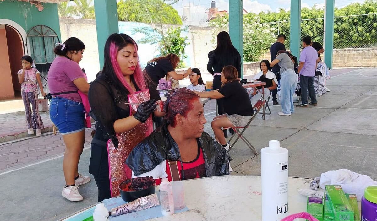 Gobierno de Izúcar impulsa jornada de belleza gratuita a Rancho Juanitos