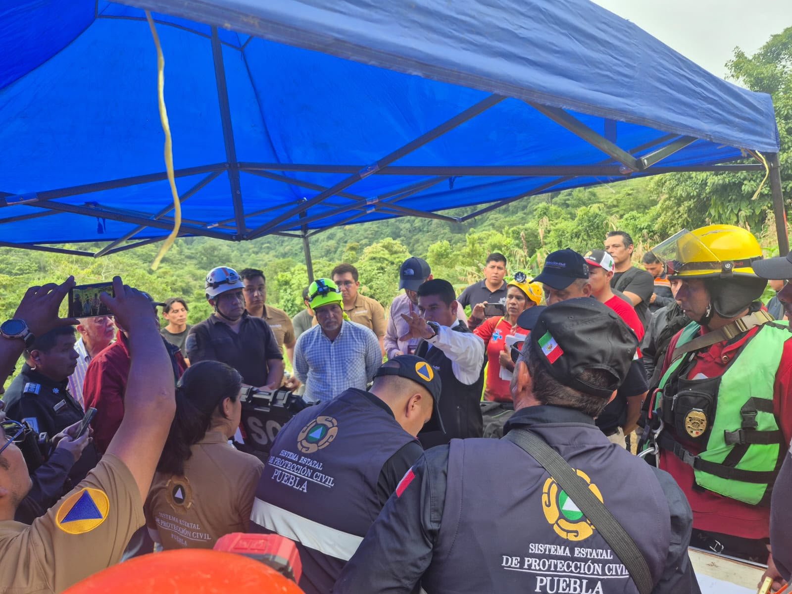 Continúan tareas de búsqueda y rescate en gruta de Cuetzalan: Protección Civil
