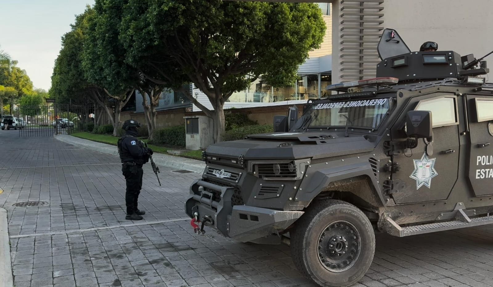 Agente médico, detrás del presunto francotirador de la Atlixcáyotl