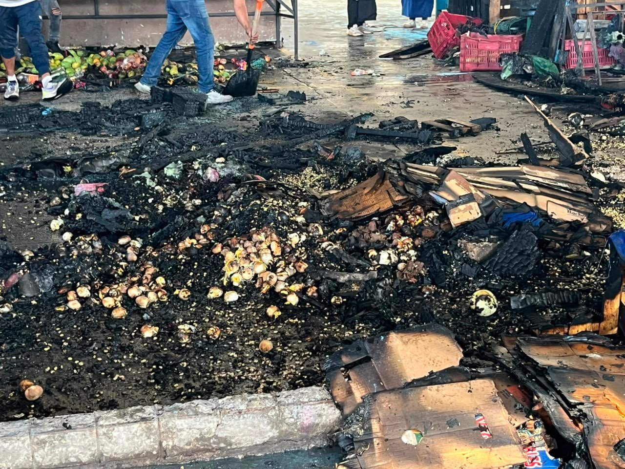 Incendio daña puestos del Mercado Revolución