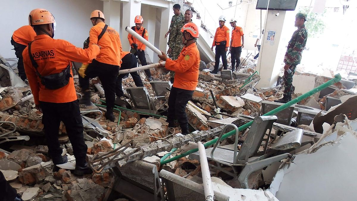Terremoto de 7.7 en Indonesia deja 47 muertos