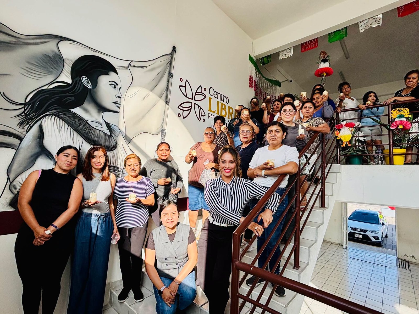 Gran éxito en taller de velas artesanales en Chietla