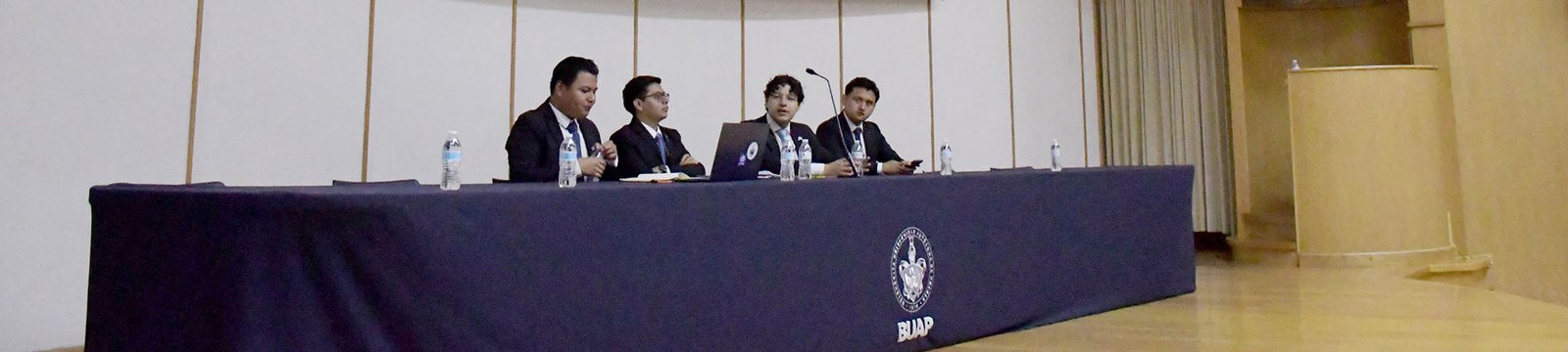 Dicta conferencia magistral el politólogo Robert Keohane a estudiantes de la BUAP