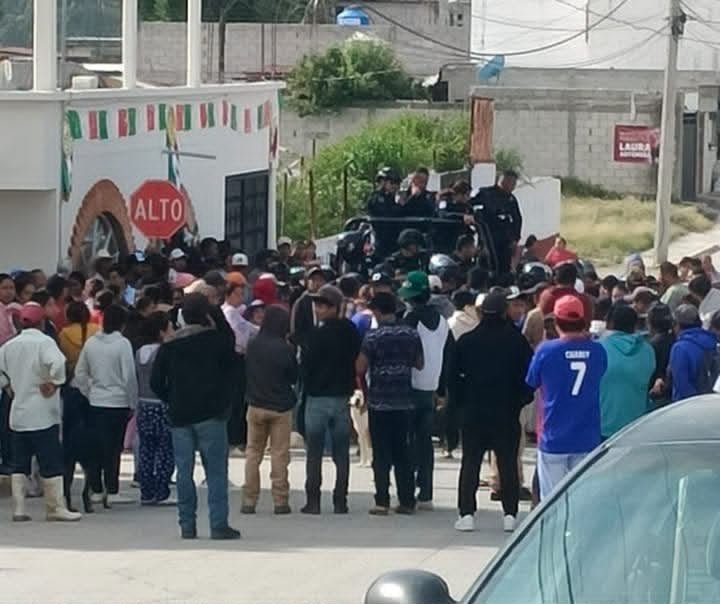 Policía rescata de intento de linchamiento a presuntos ladrones en Santa Cruz La Ixtla