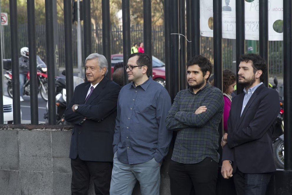 ¿Cancelan visas a tres hijos de AMLO?