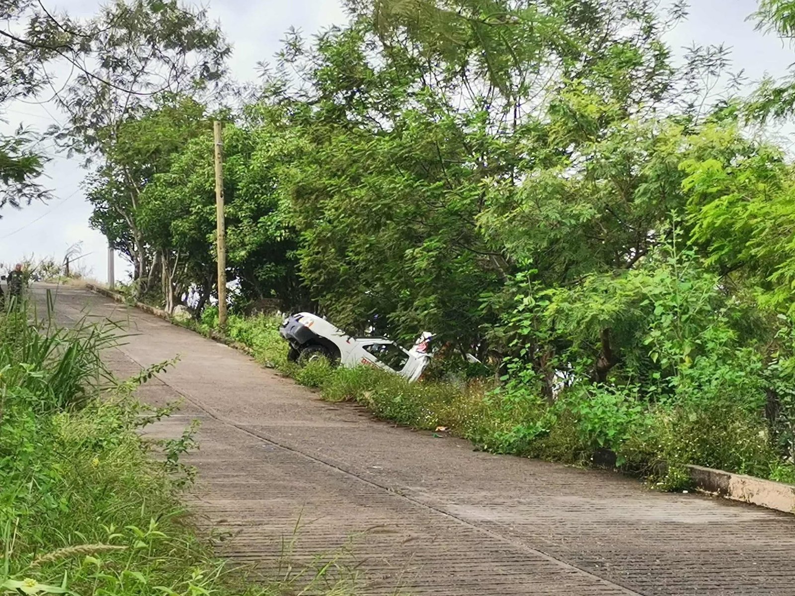 Camioneta de Bimbo se sale del camino en Izúcar