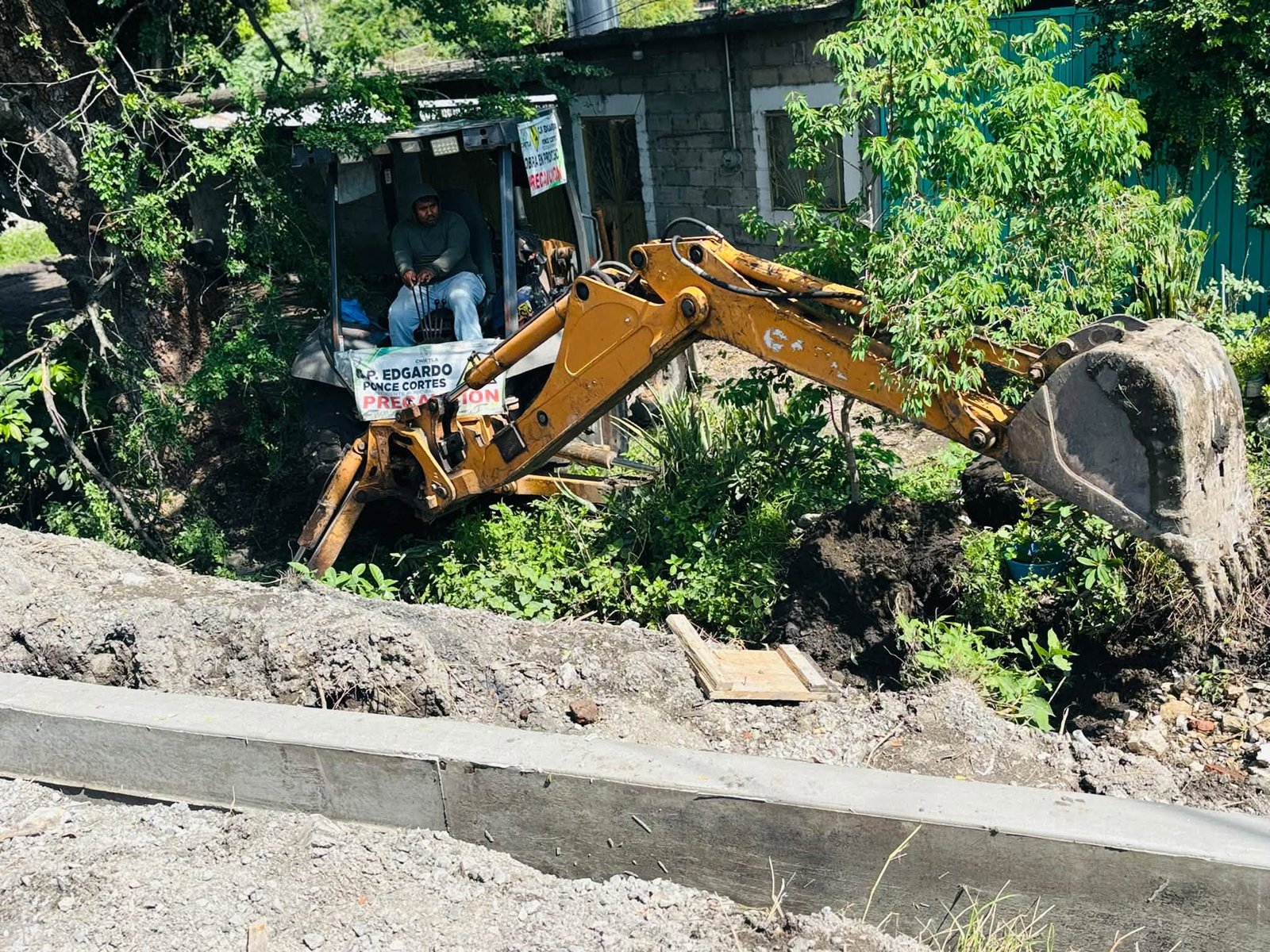 Chietla da seguimiento a mejoras viales en Villa de Atencingo